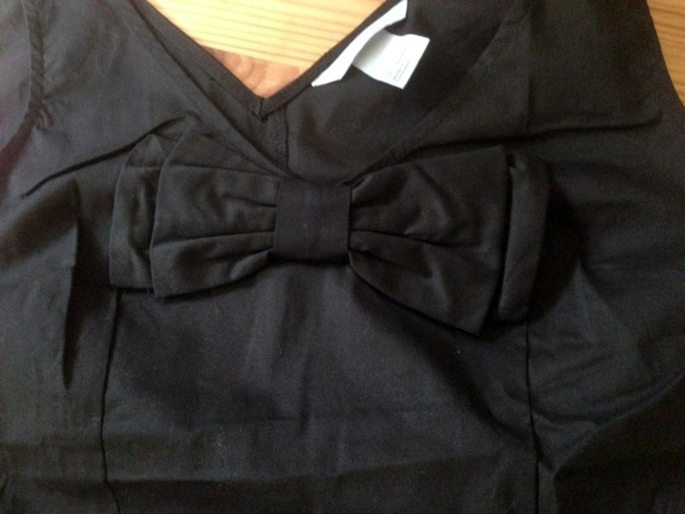 Blüschen mit Schleife auf der Brust