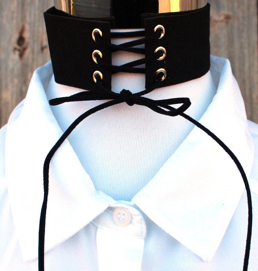 neuer, breiter, schwarzer Faux Wildleder Choker mit Schnürung