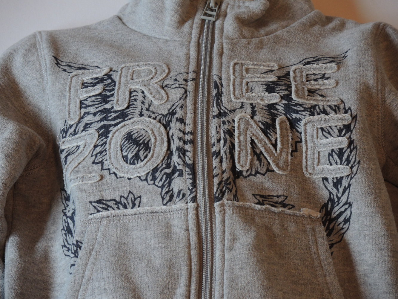 coole Sweatjacke von Bon´A Parte Mode aus Dänemark grau Adler Aufdruck Größe 110