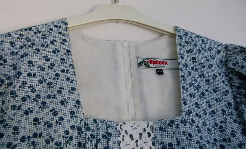 Folklore Kleid, hellblau blau mit Blümchenmuster, Trachten Mori Landhaus Retro Vintage Floral Hippie