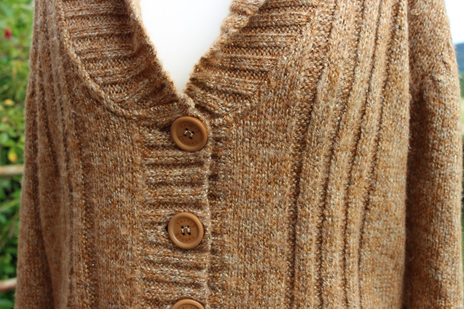 senffarbener bequemer Strickpulli