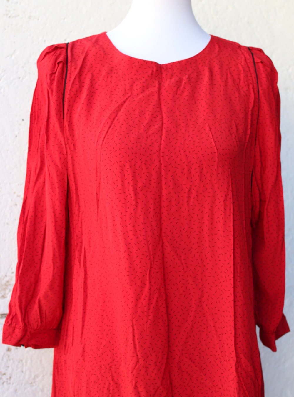 rotes lockeres True Vintage Midikleid mit schwarzem Muster (Striche, abstrakt), Größe 40