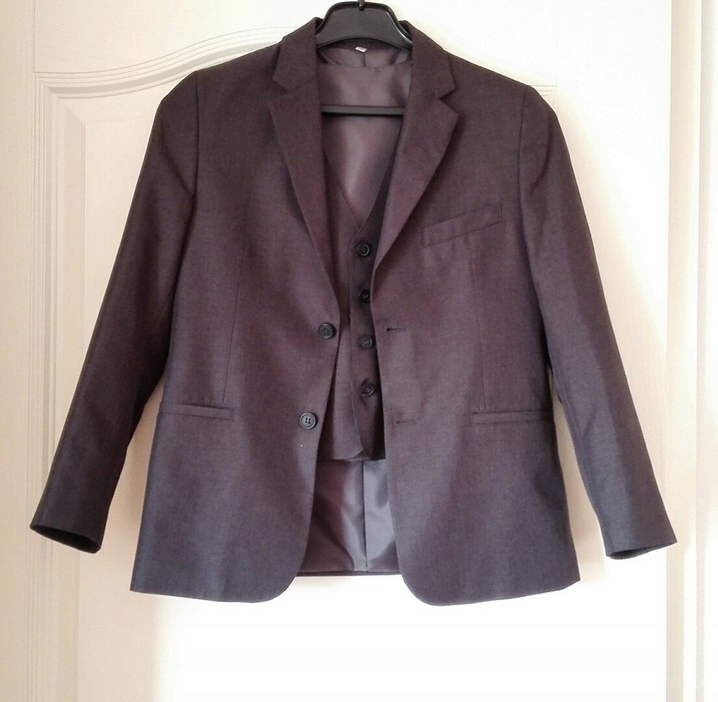 Dunkelgrauer Kommunionsanzug, Größe 146, Topzustand