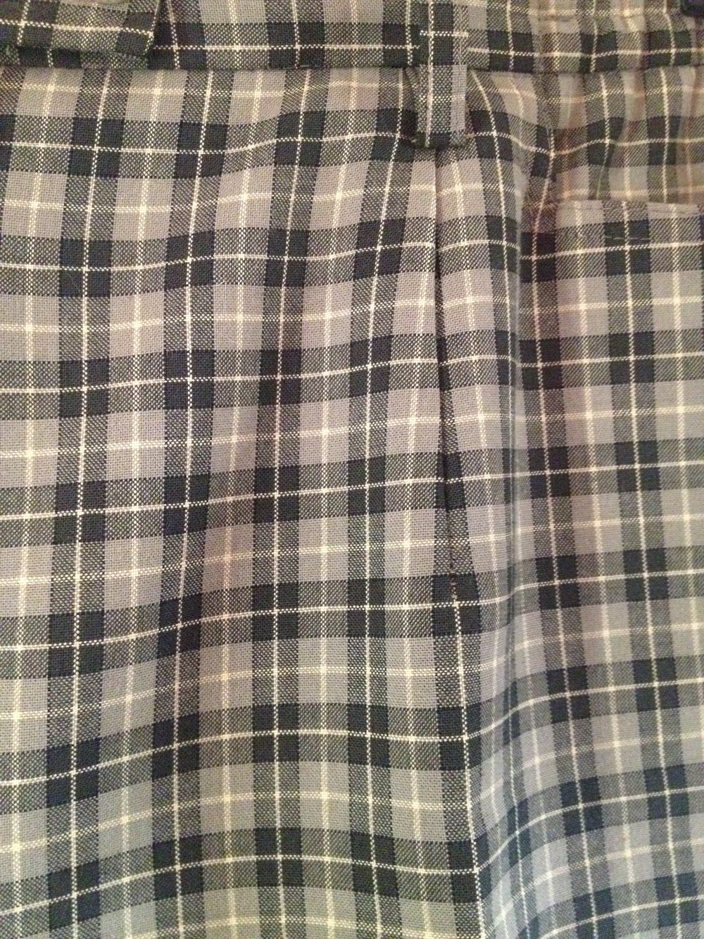 Création Atelier grünkarierte Hose