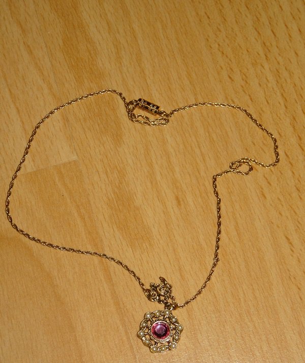 Schöne Kette mit Anhänger - anschauen