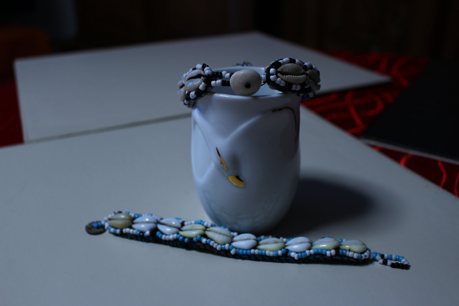 288. Zwei selfmade Muschelarmbänder zu verschenken