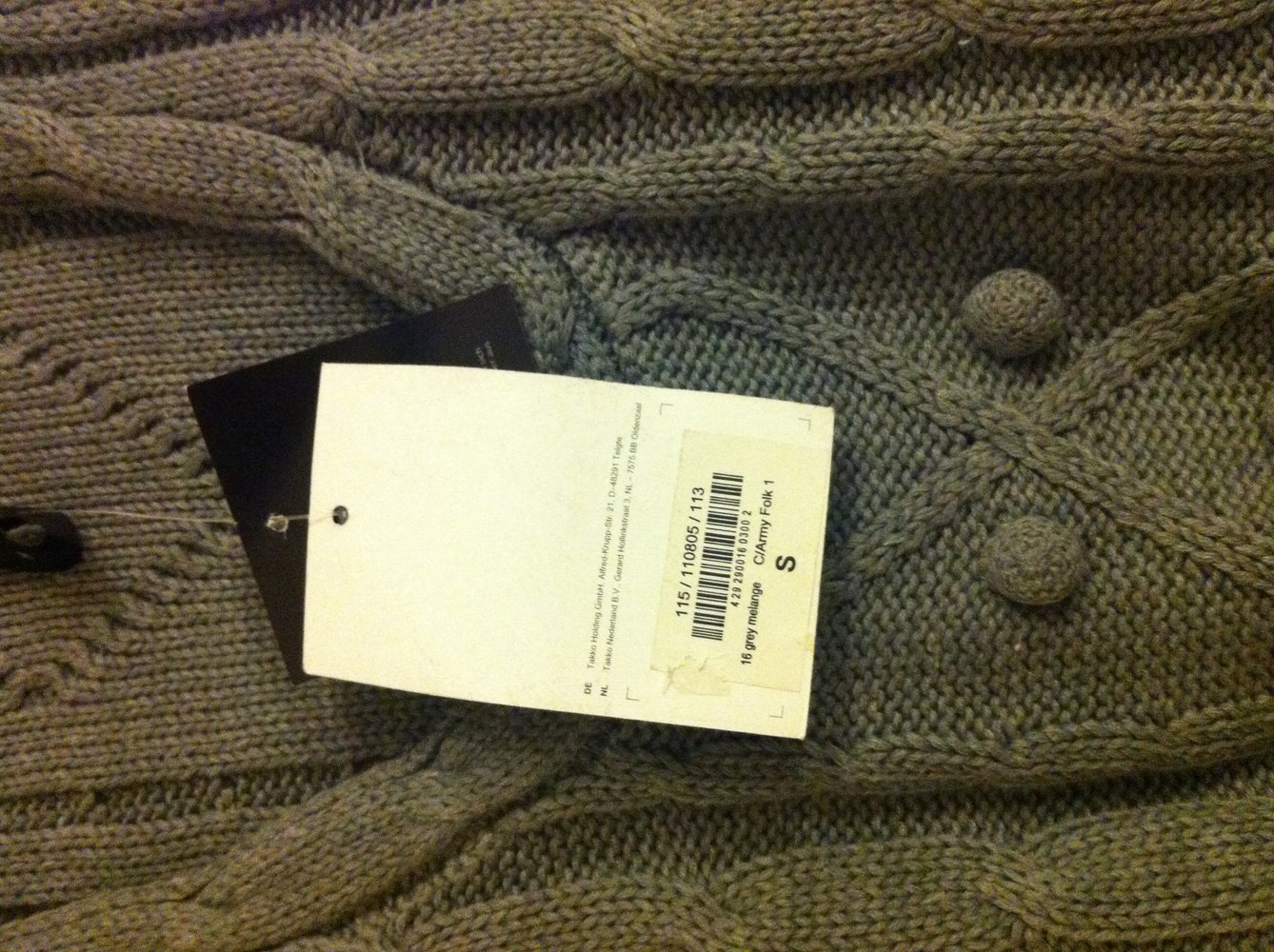 Neues graues Kleid mit Strick 