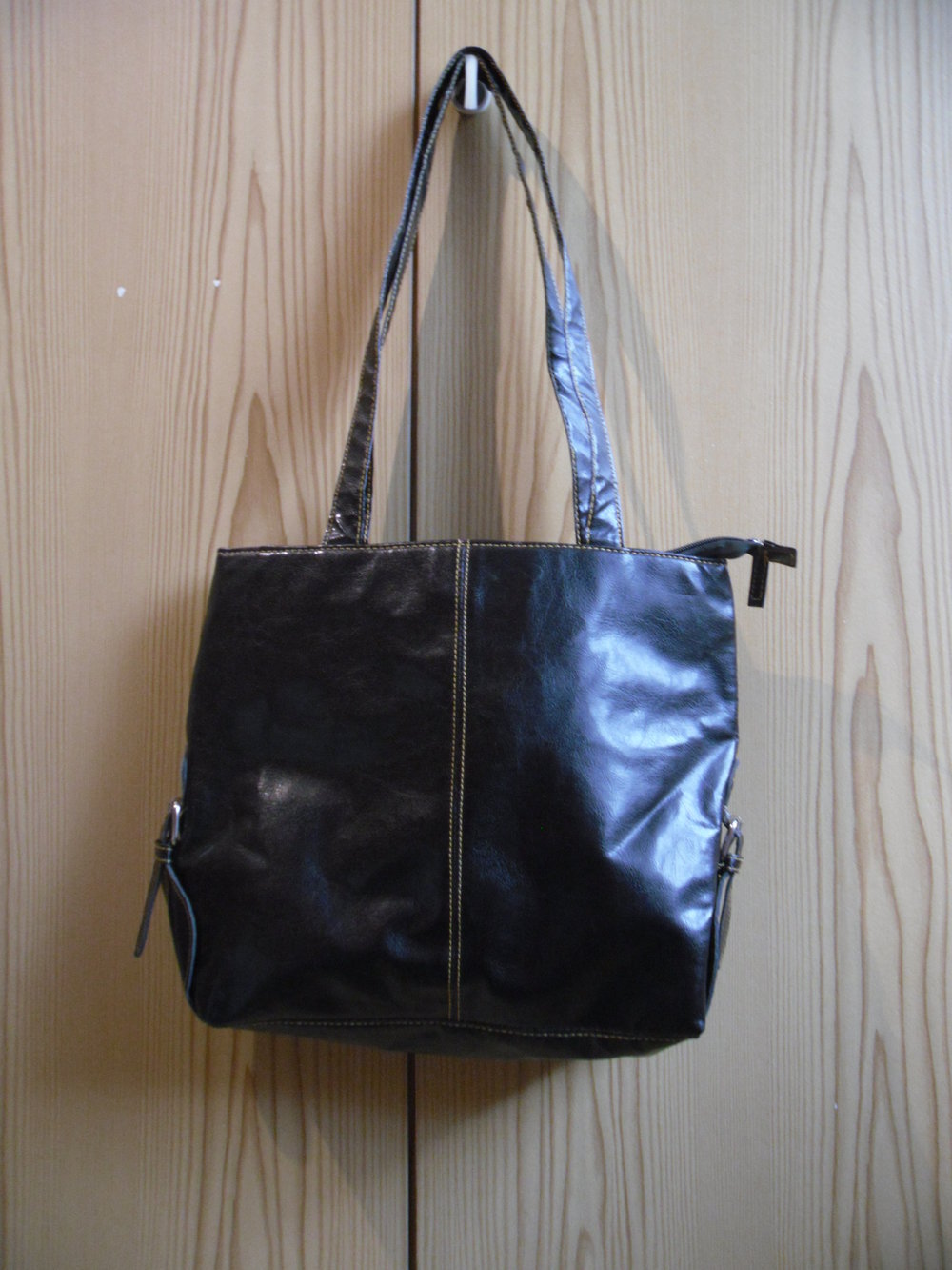 Ungetragene schlichte dunkelbraune Tasche aus Kunstlede