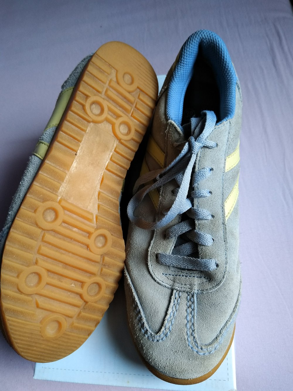 Sportschuhe für die Halle