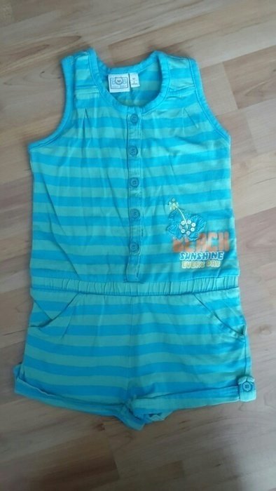 Kurzer Jumpsuit in Größe 92