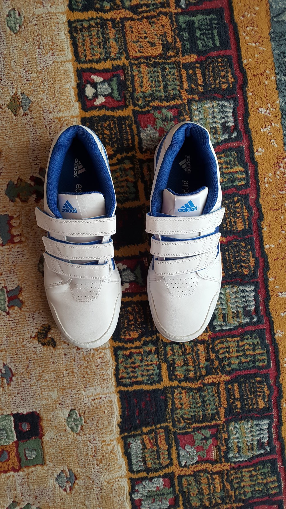 450. Neue Sportschuhe/Sneakers von Adidas, Gr. 40, im Originalkarton.