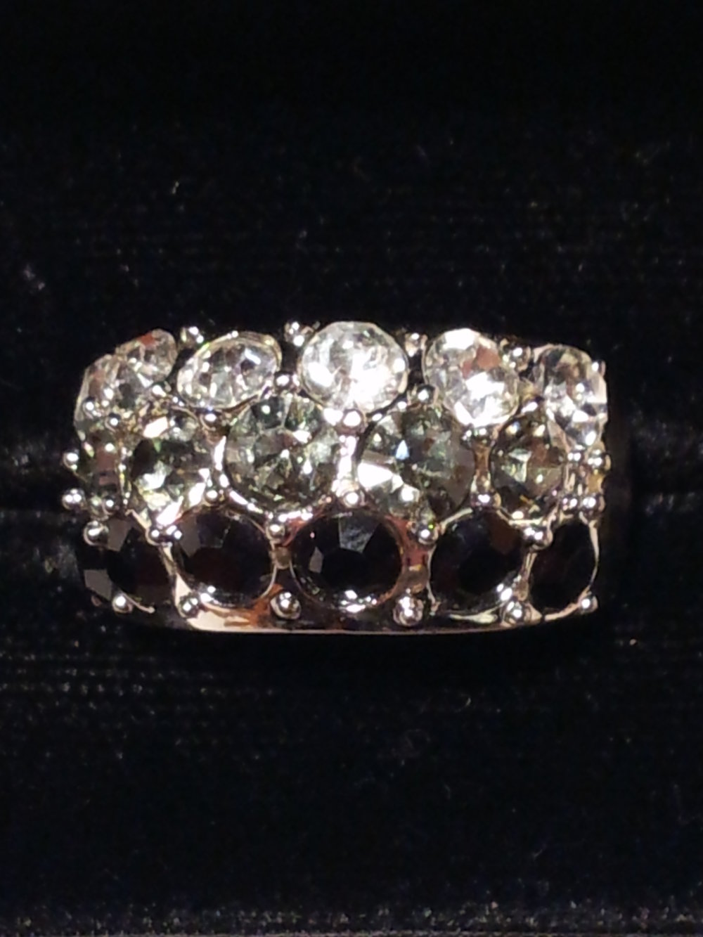 Ring mit schwarzen Steinen, Strass, kristall, schwarzer Stein, Silber