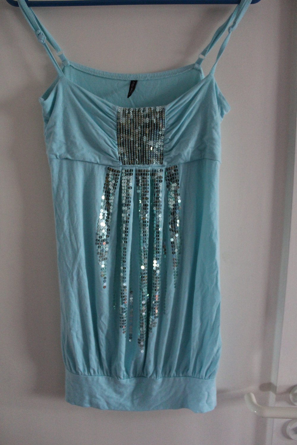 Top türkis mit Pailletten 