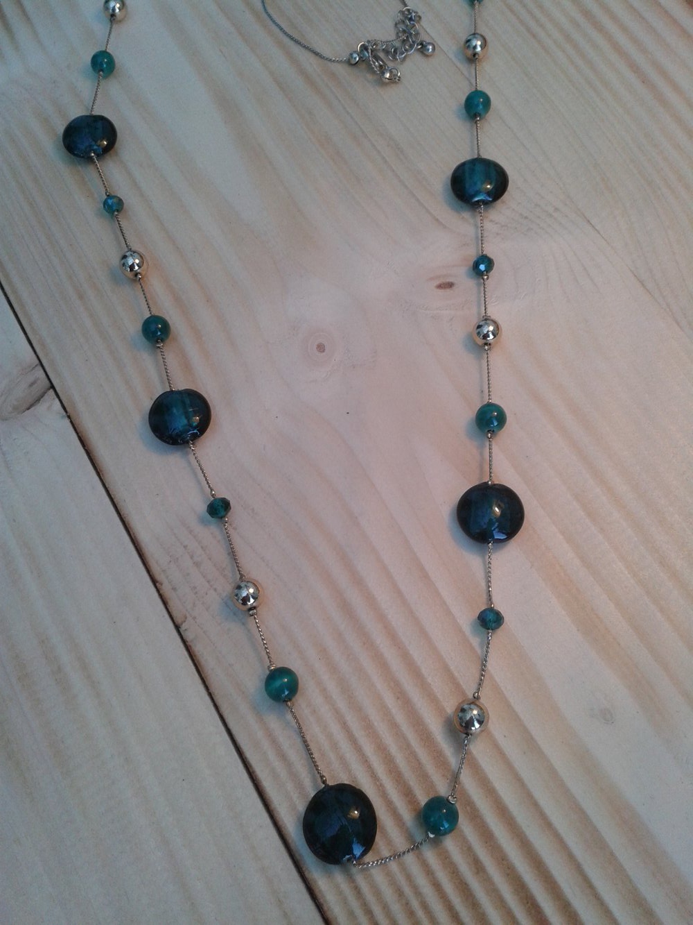 lange, grüne Glasperlen-Kette