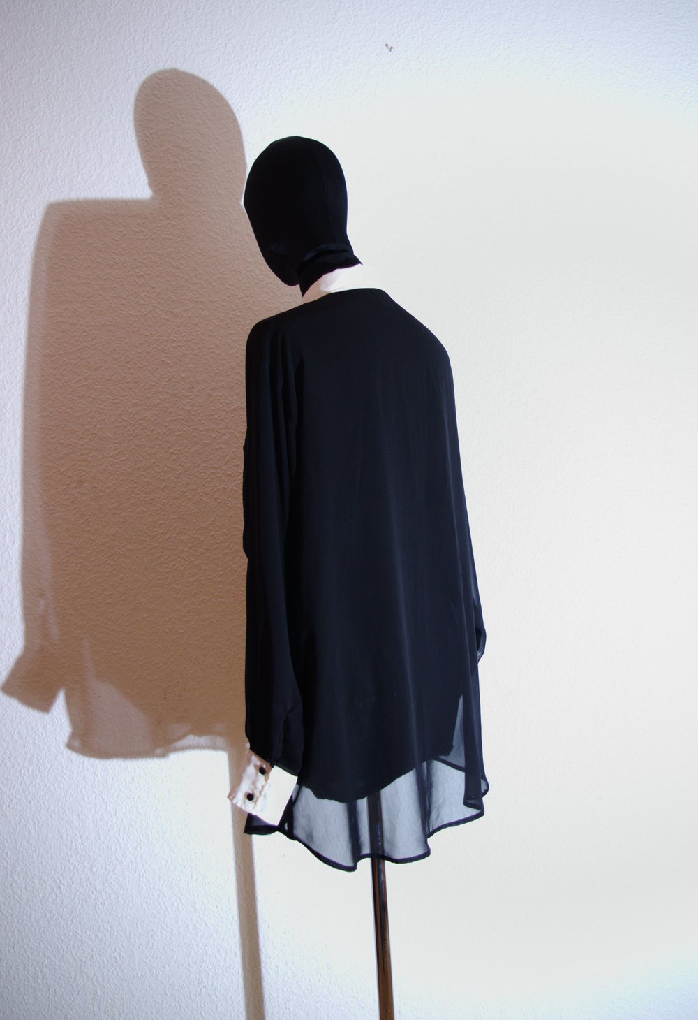 American Apparel Chiffon Bluse schwarz weiß Kontrastkragen semitransparent