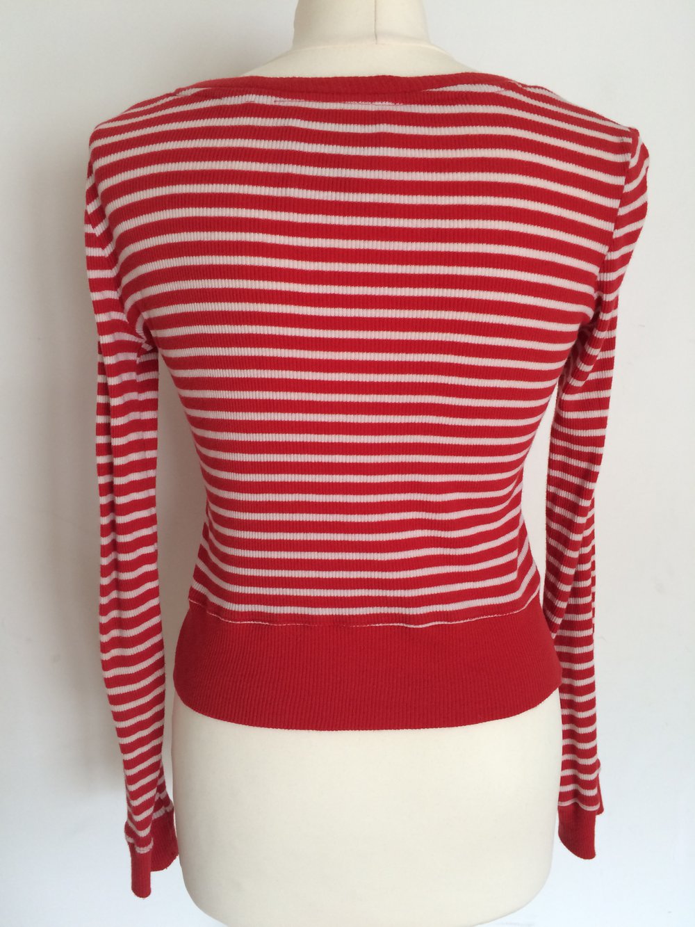 rot weiß gestreifter Cardigan mit Rüschen