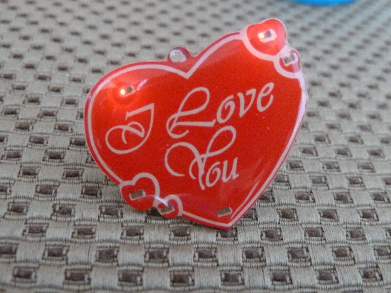 blinkendes Herz / Anstecker / Pin