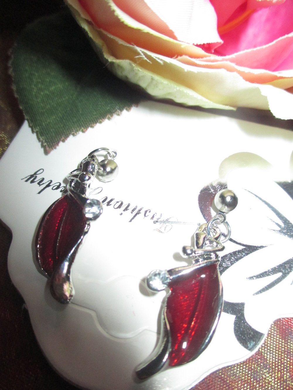 NEU mit Etikett Glitzer Strass Kristalle Steine Ohrringe Ohrhänger in Blattform 