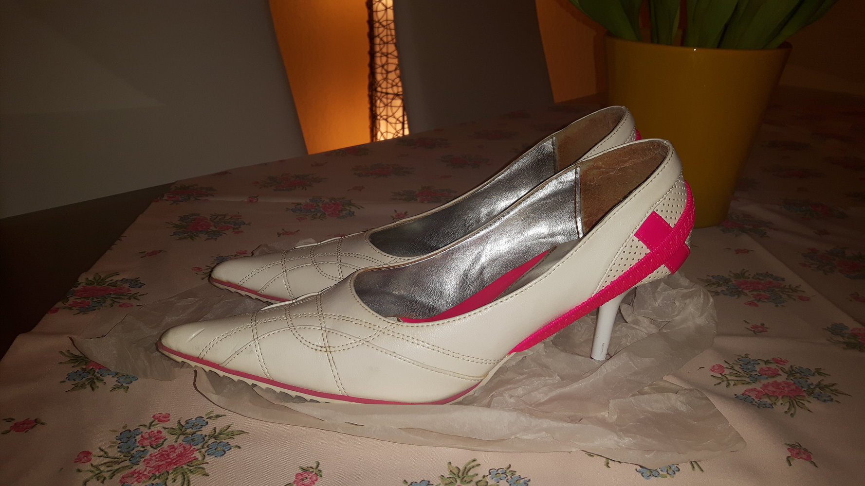 wunderschöne weiße Pumps, spitze Form, sehr bequem 