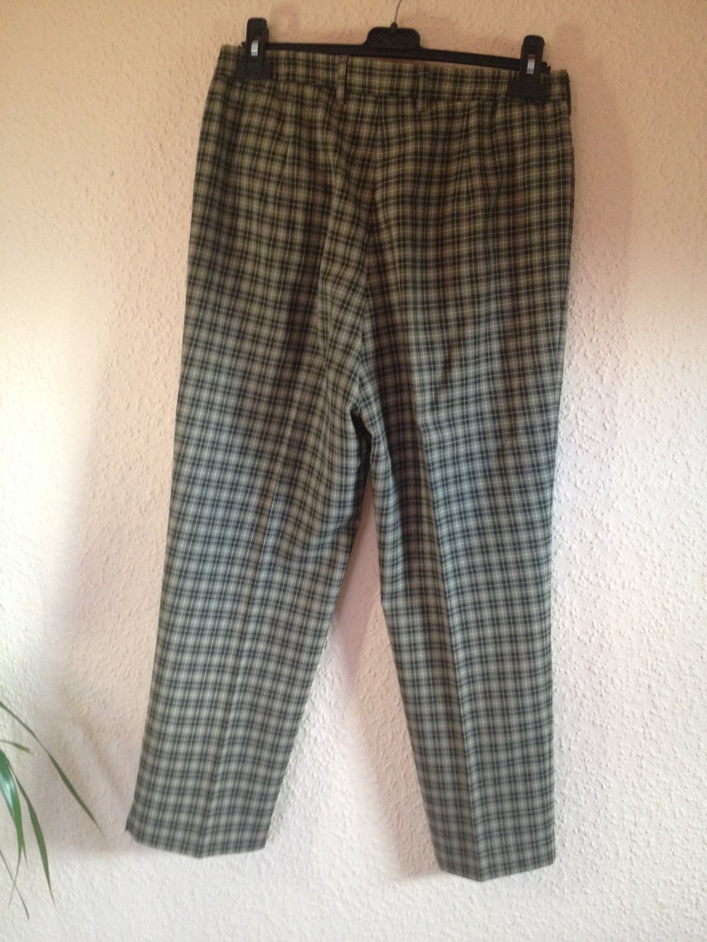 Création Atelier grünkarierte Hose