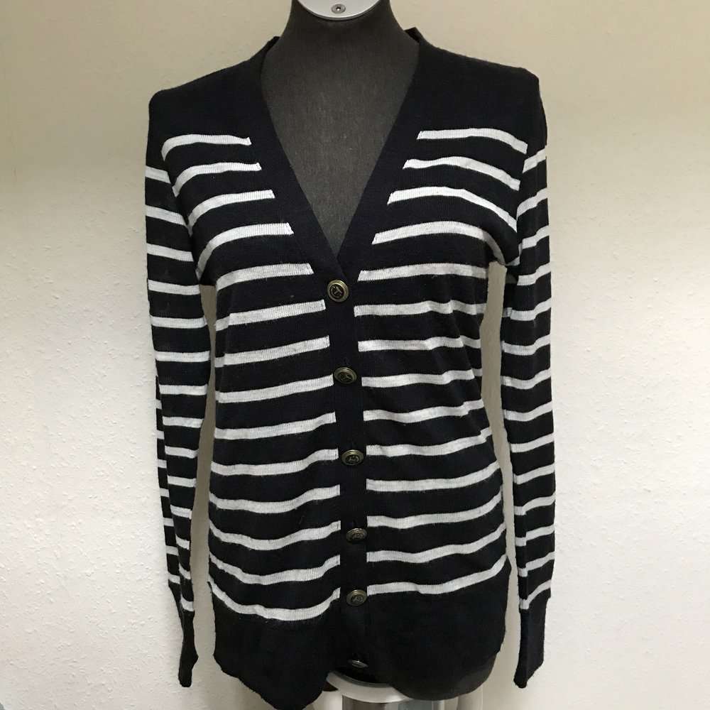 Gestreifte Strickjacke