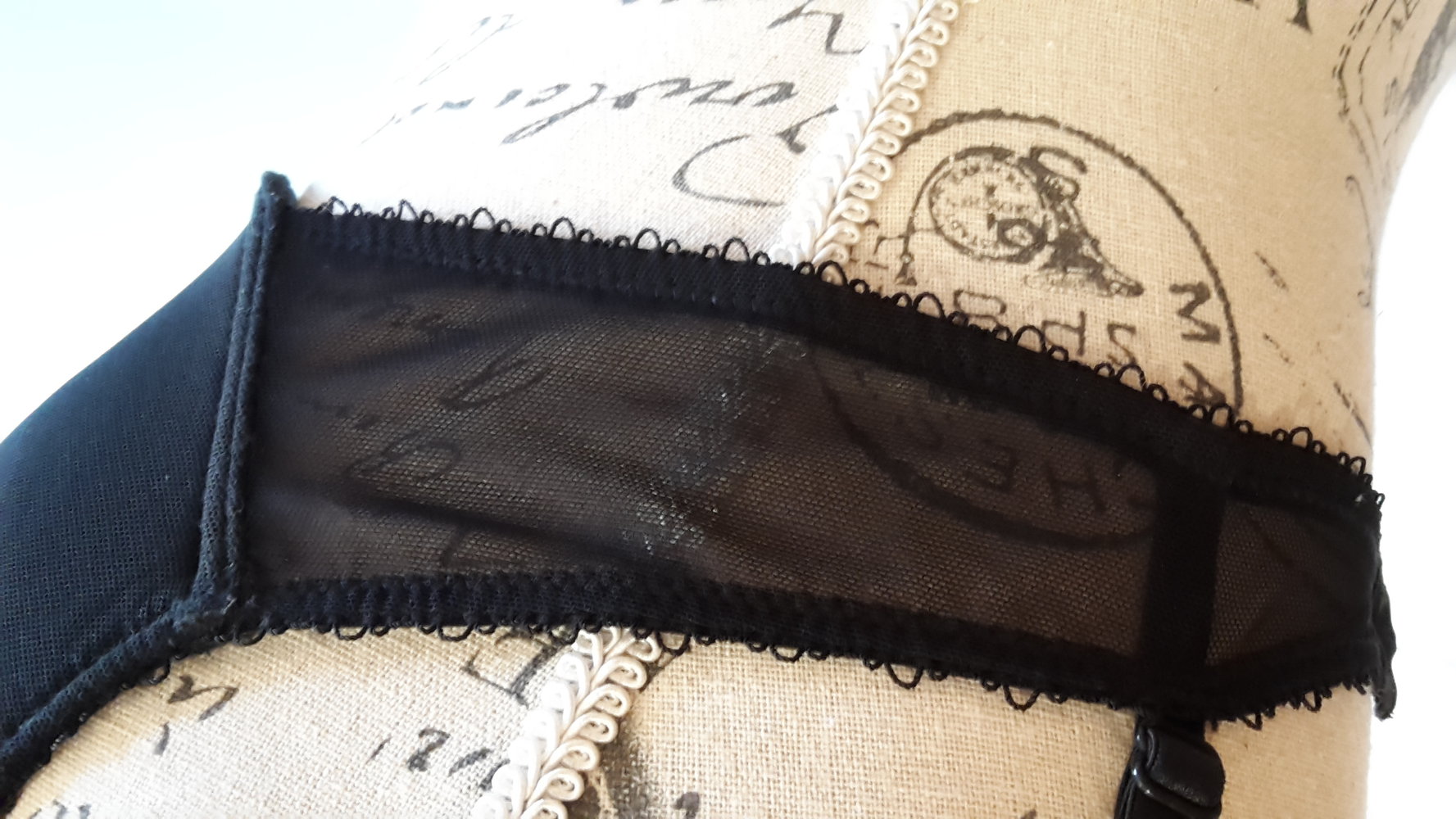 schwarzer BH, 75/C, viele schöne Details, gepolstert kein Push up