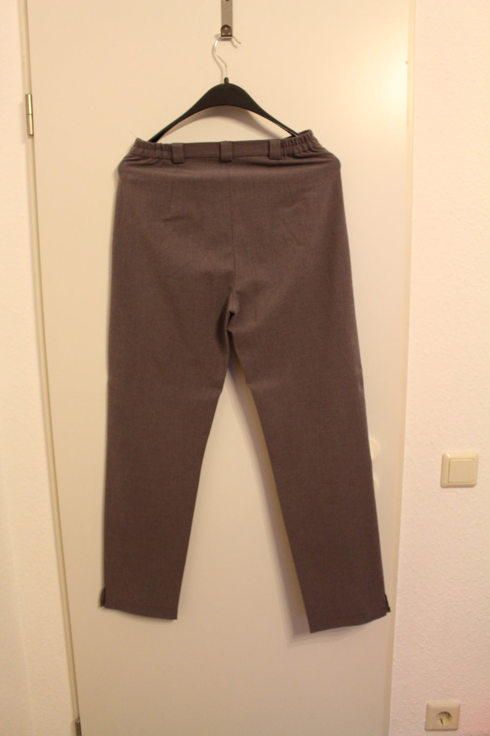 309. Dreiteiliger Damen Businessanzug von Quelle, Gr. 38, Farbe taupe