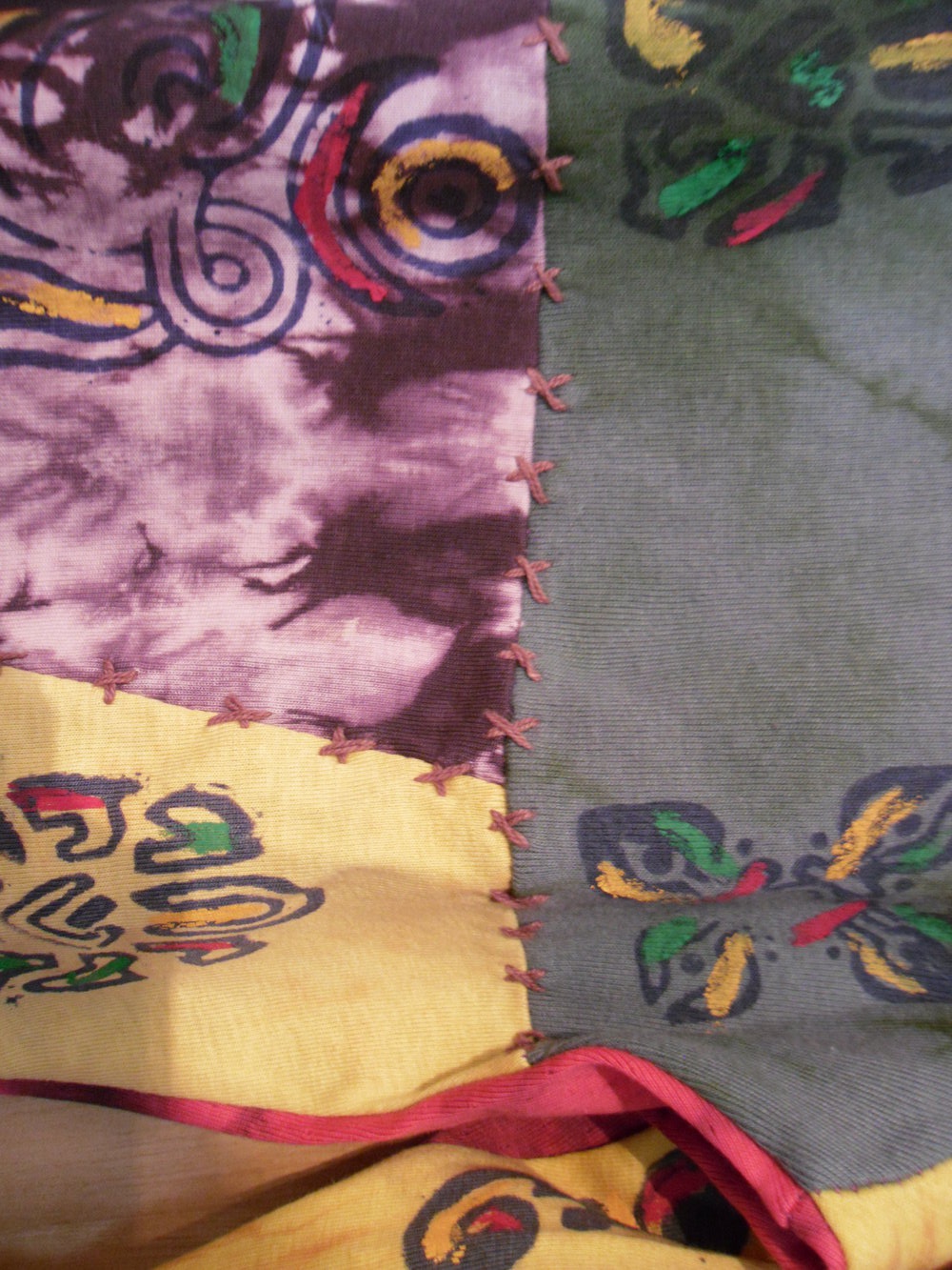 Buntes langärmliges Shirt