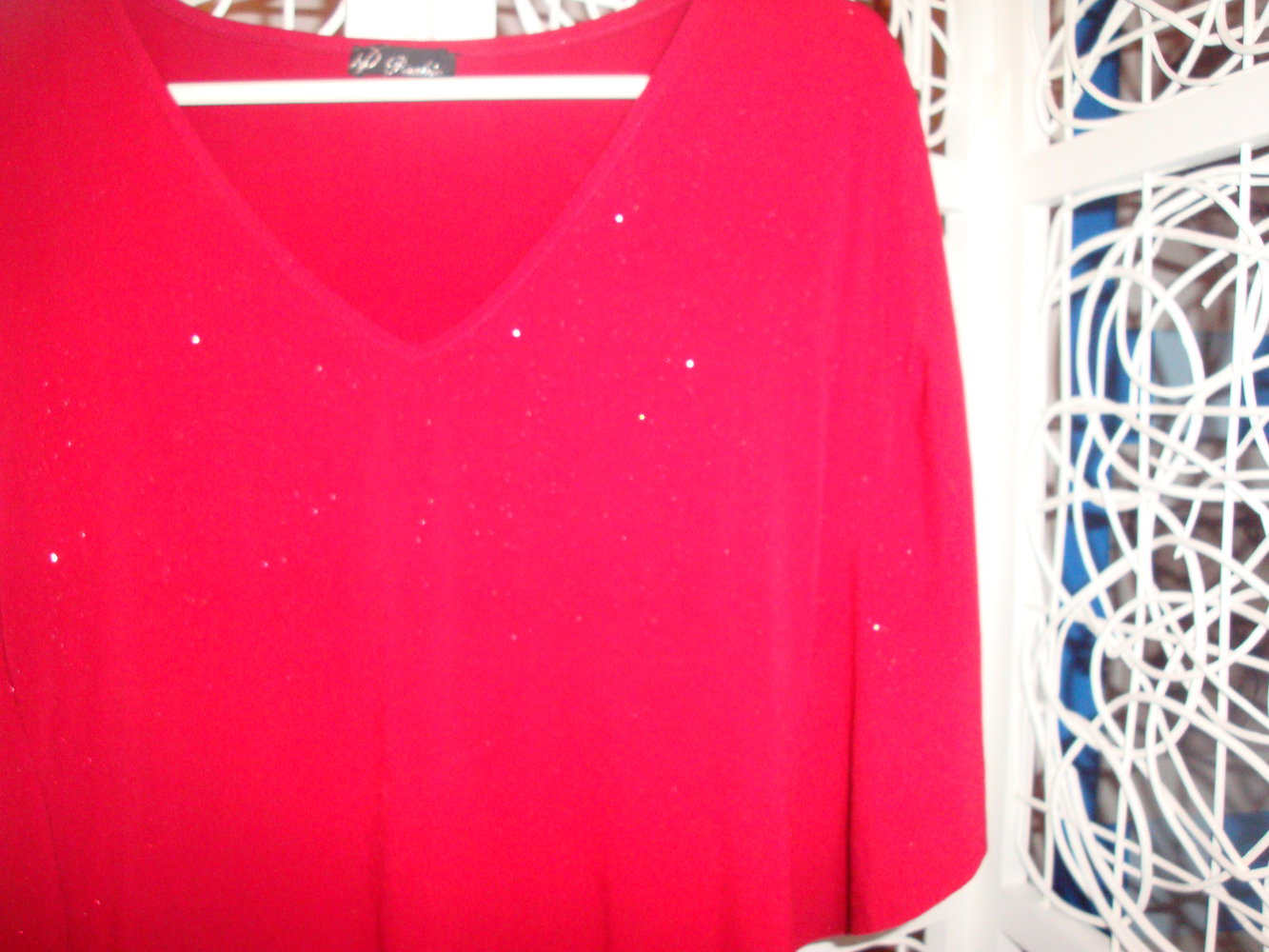 rotes Glitzershirt