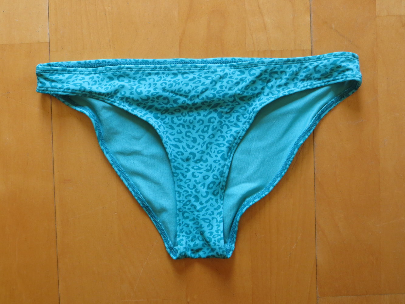 Süßer grüner Bikini von H&M Leo Muster 75A / 36