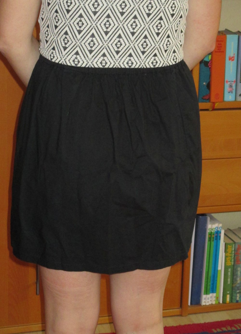 Schwarzer High-Waist Rock mit Gummizug, Gr. S