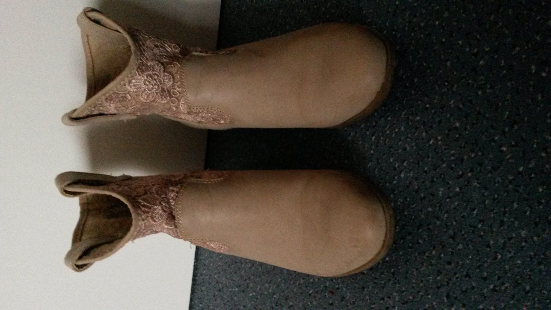 Cowboy Stiefel / Stiefeletten mit Spitze nude / Hellbrau