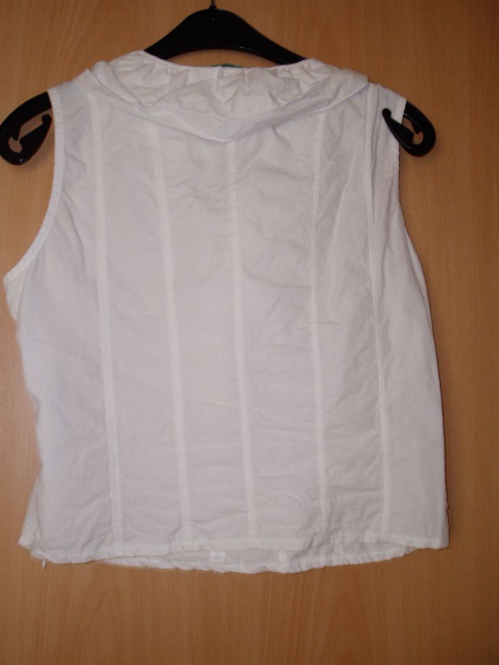 Benetton Bluse ärmellos weiß Gr. S mit Rüschen