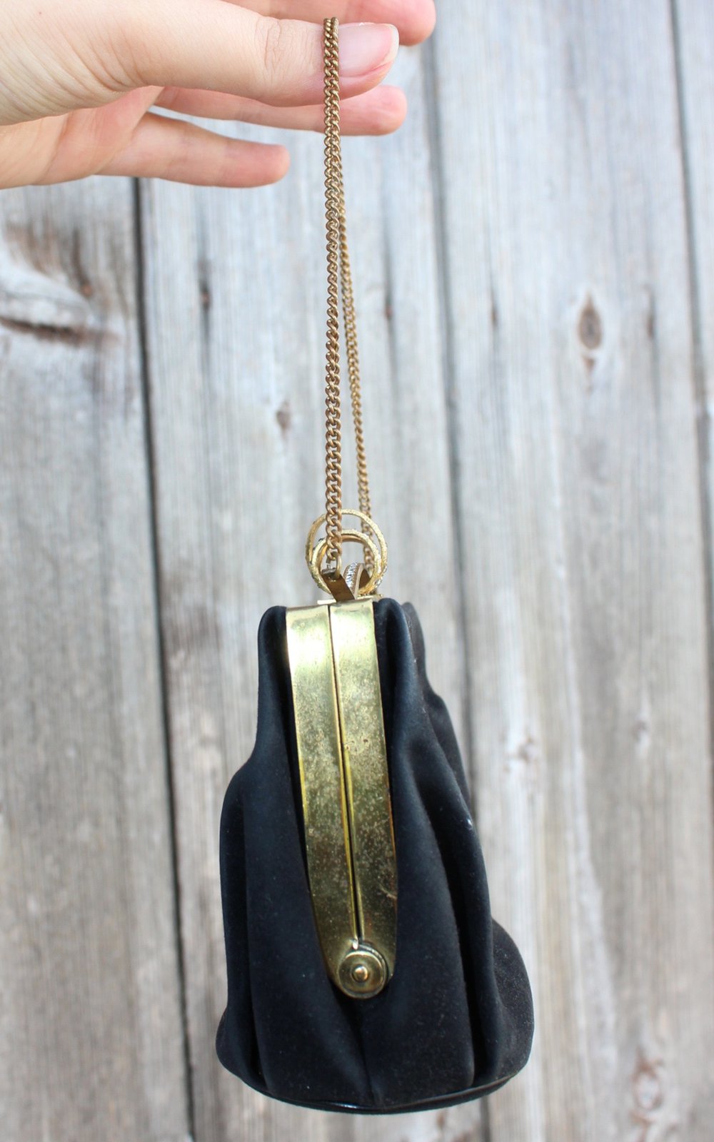 kleine schwarze True Vintage Tasche mit goldener Hardware und Glitzersteinen, Clutch, Tascherl