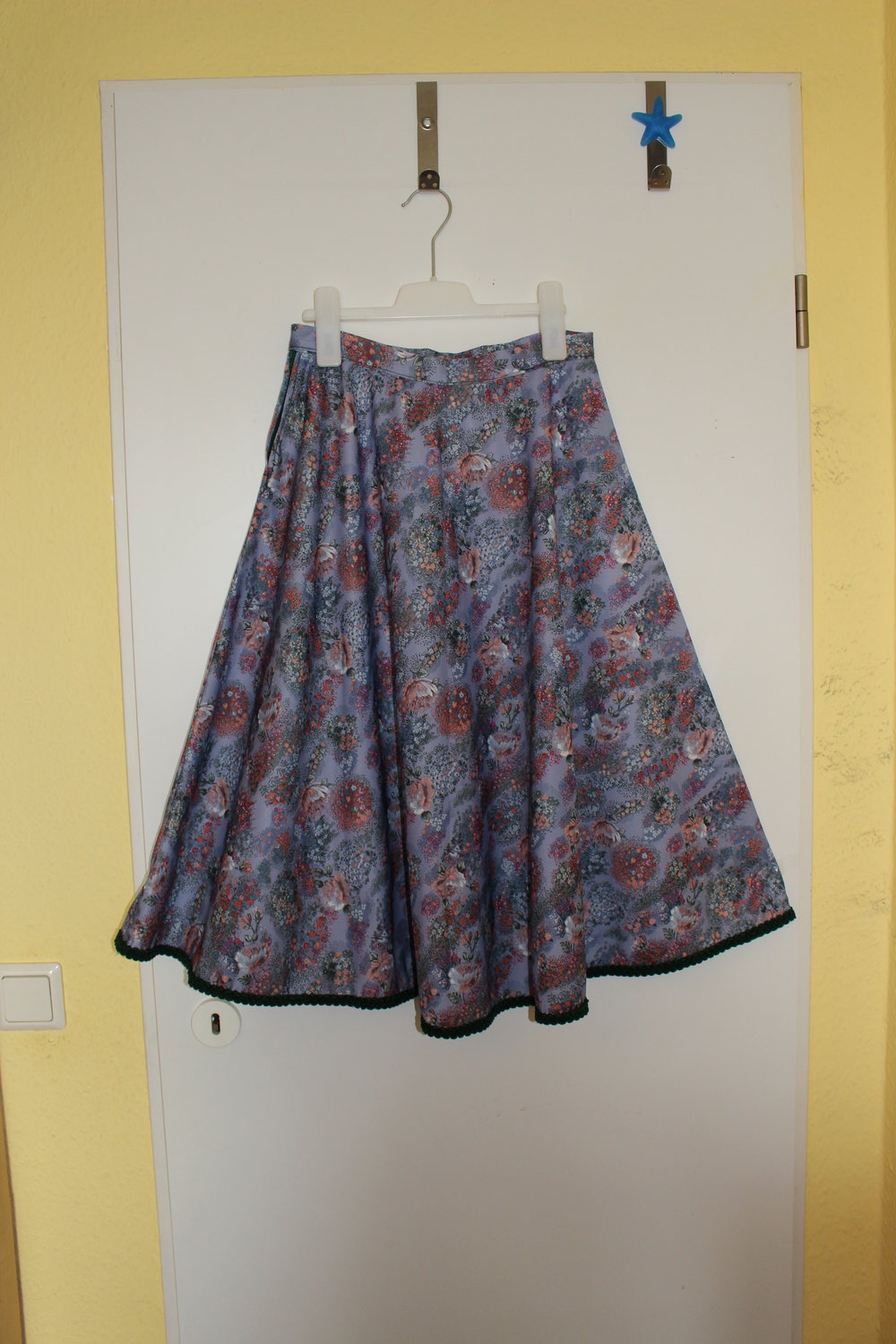 162. Vintage Sommerrock , Gr. 36, blau-bunt