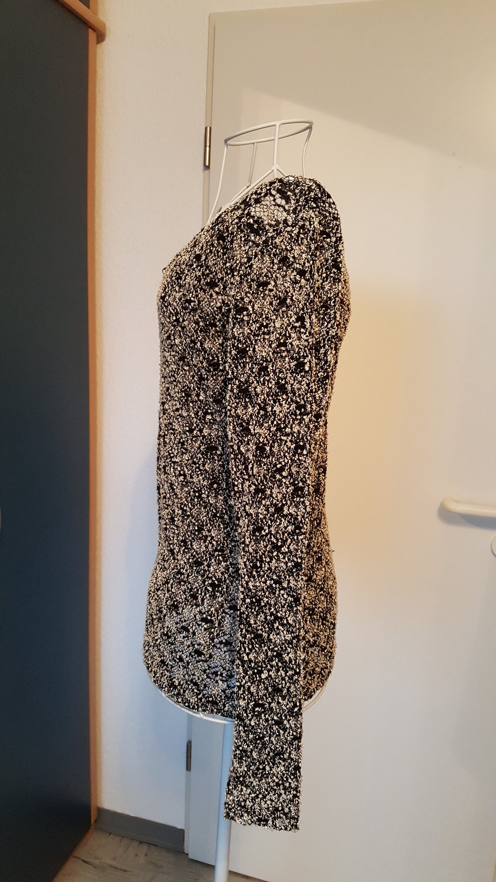 41. Dünner Strickpullover in Bouclé, Gr. 38