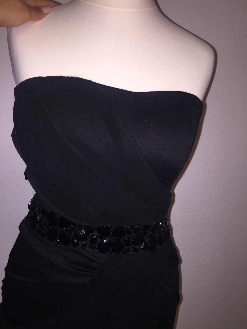 Sehr schönes schwarzes Mini mit Strasssteinen 