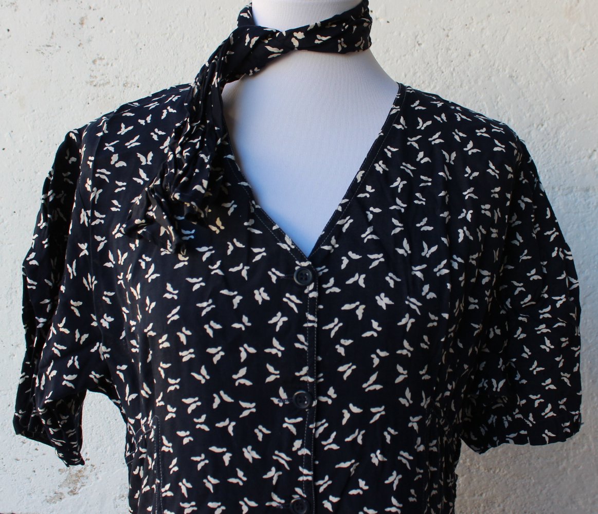 dunkelblaues True Vintagekleid mit Schmetterlingen, Größe 40