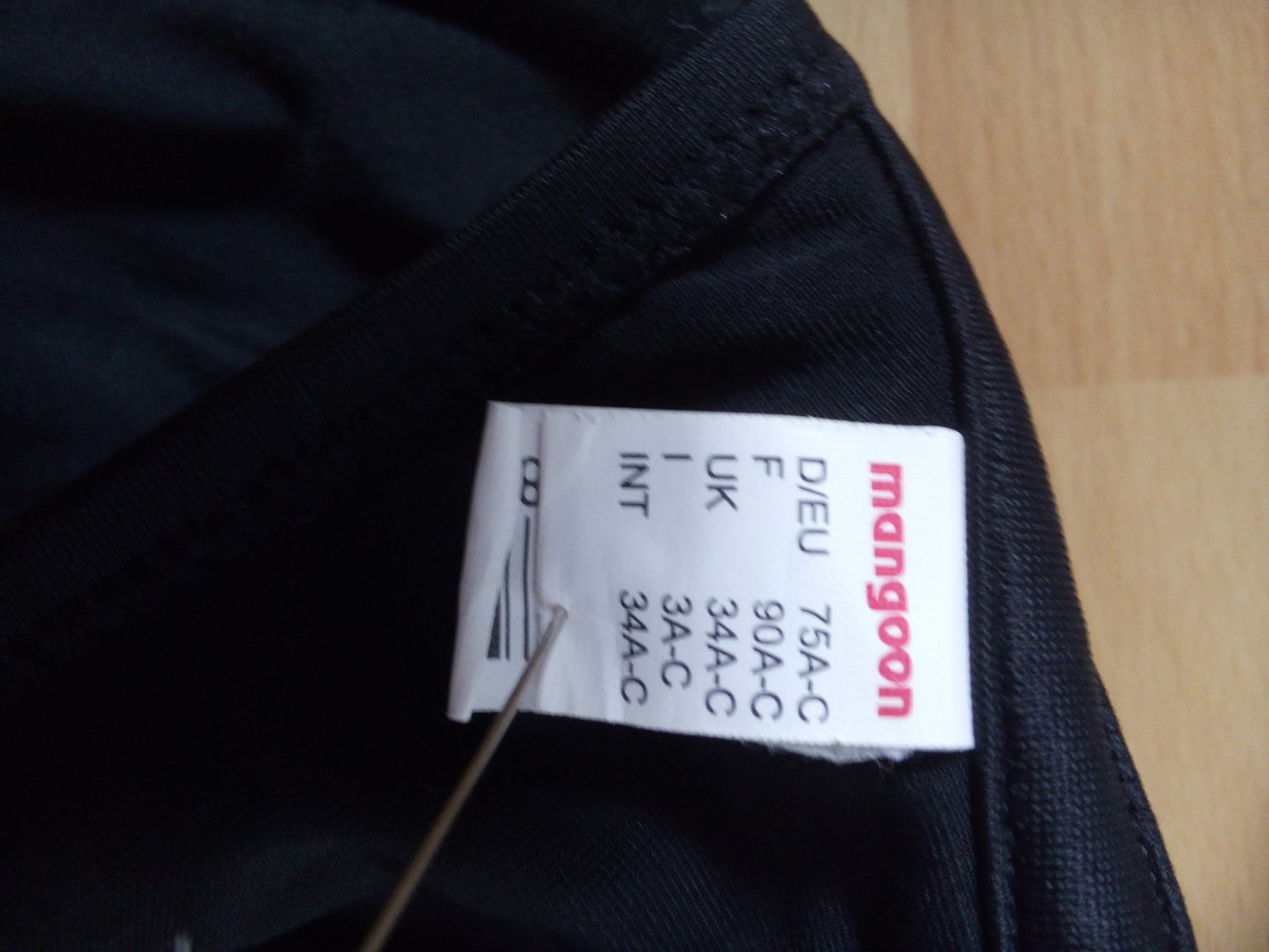 Schwarzer Neckholder BH 75A-C