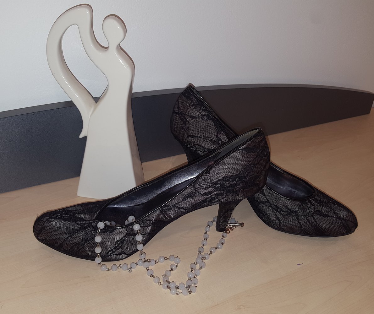 Hübsche sexy Pumps mit Spitze Gothic Style