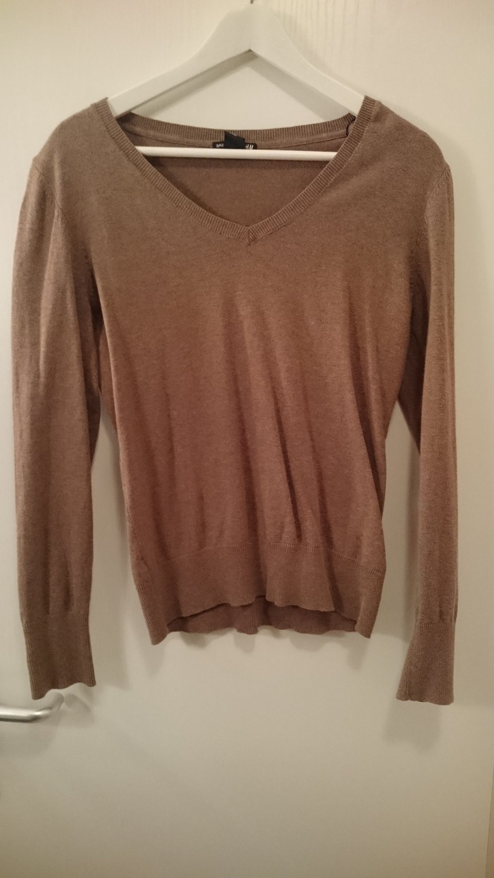 Schlichter, brauner Feinstrickpullover