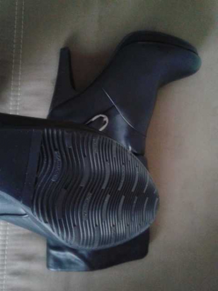 Wunderschöne warm gefütterte neue Stiefel.