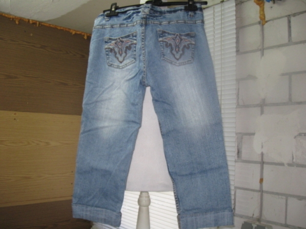 *** Top ~ Caprijeans ~ Stickerei *** 