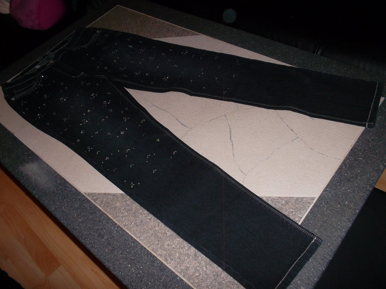 neue schwarze hose,mit steinchen,gr. 38