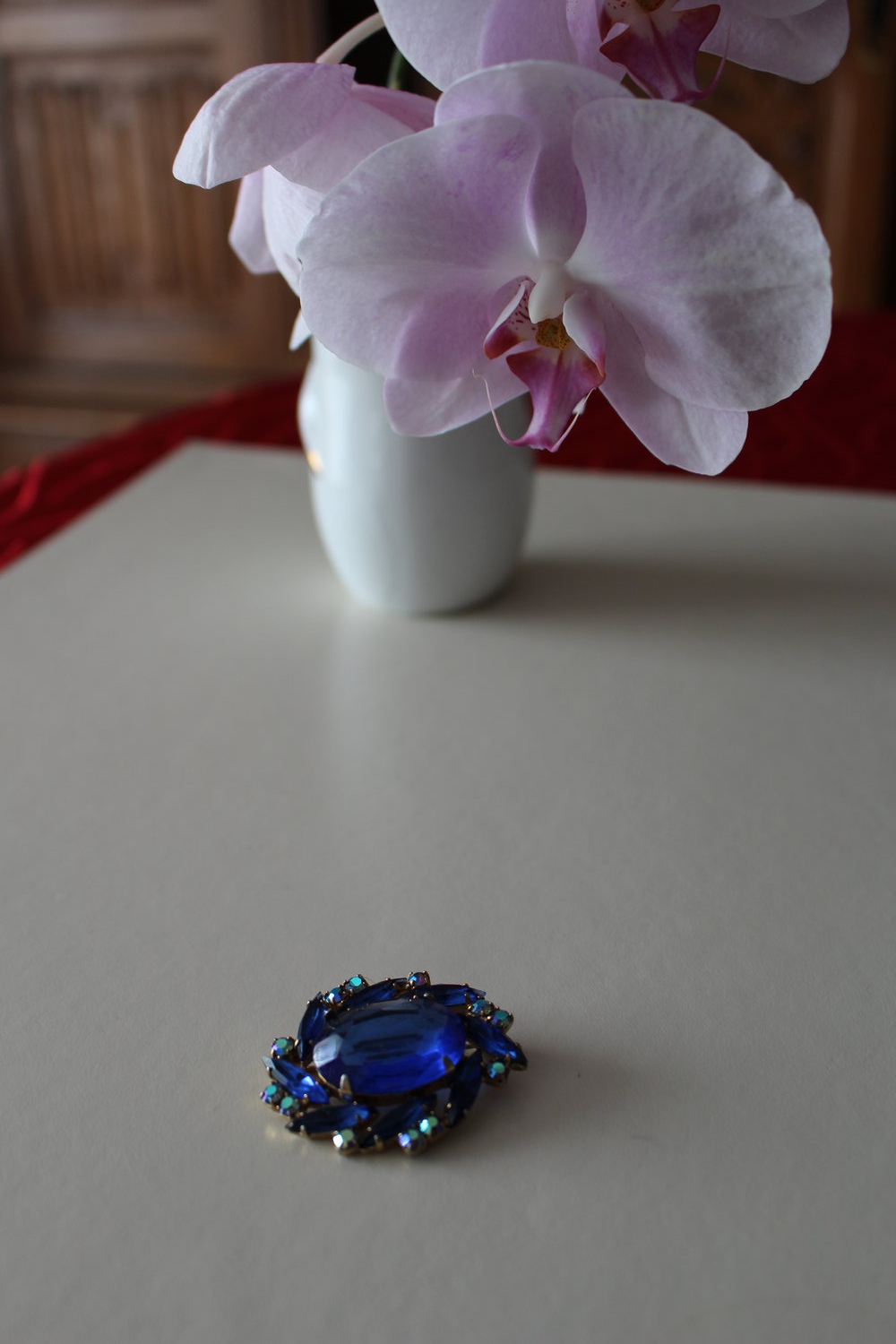 300. Vintage Brosche mit Saphiren, 3,5 x 4,5 Durchmesser