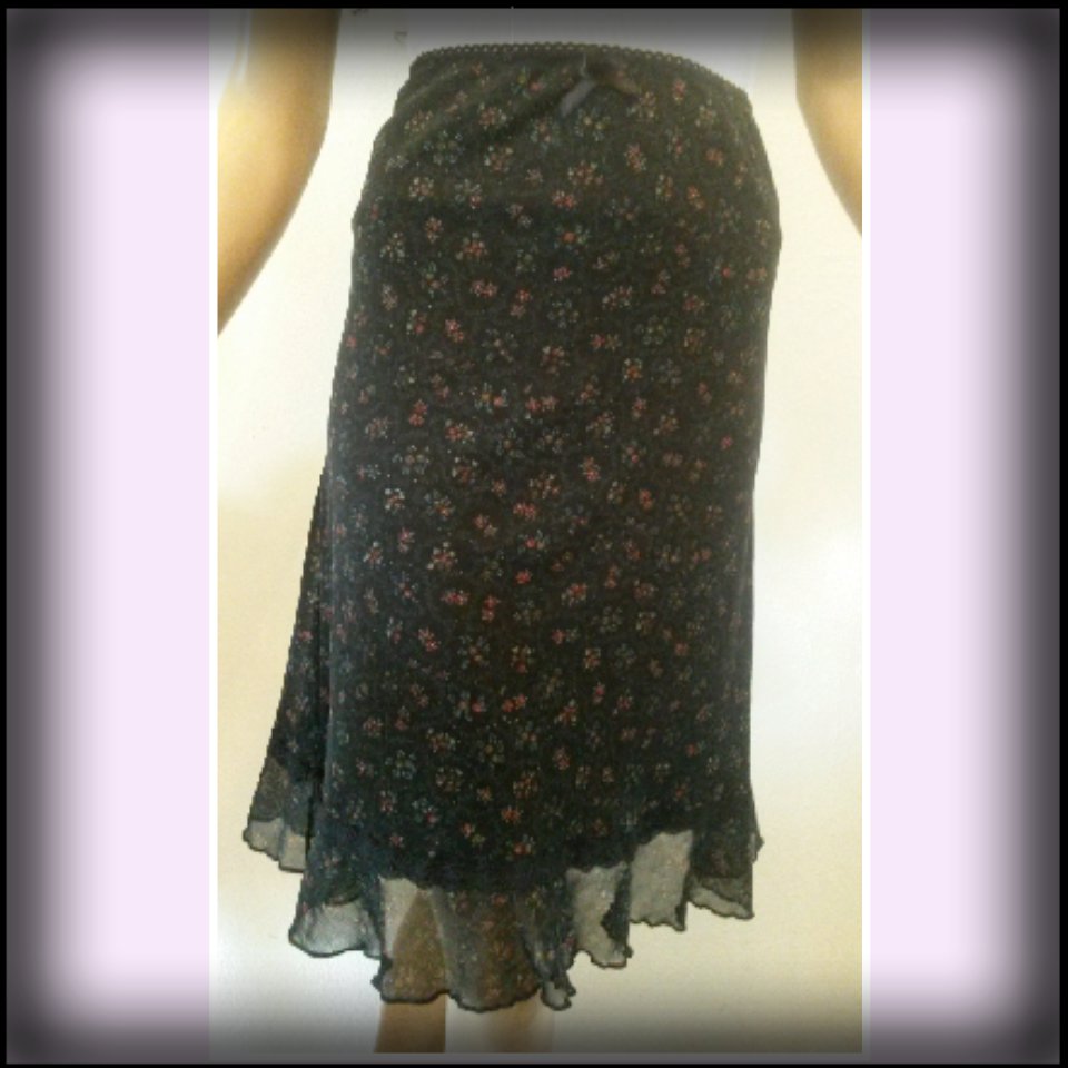 Sreublümchen auf Schwarzem Tüll doppellagiger Rock