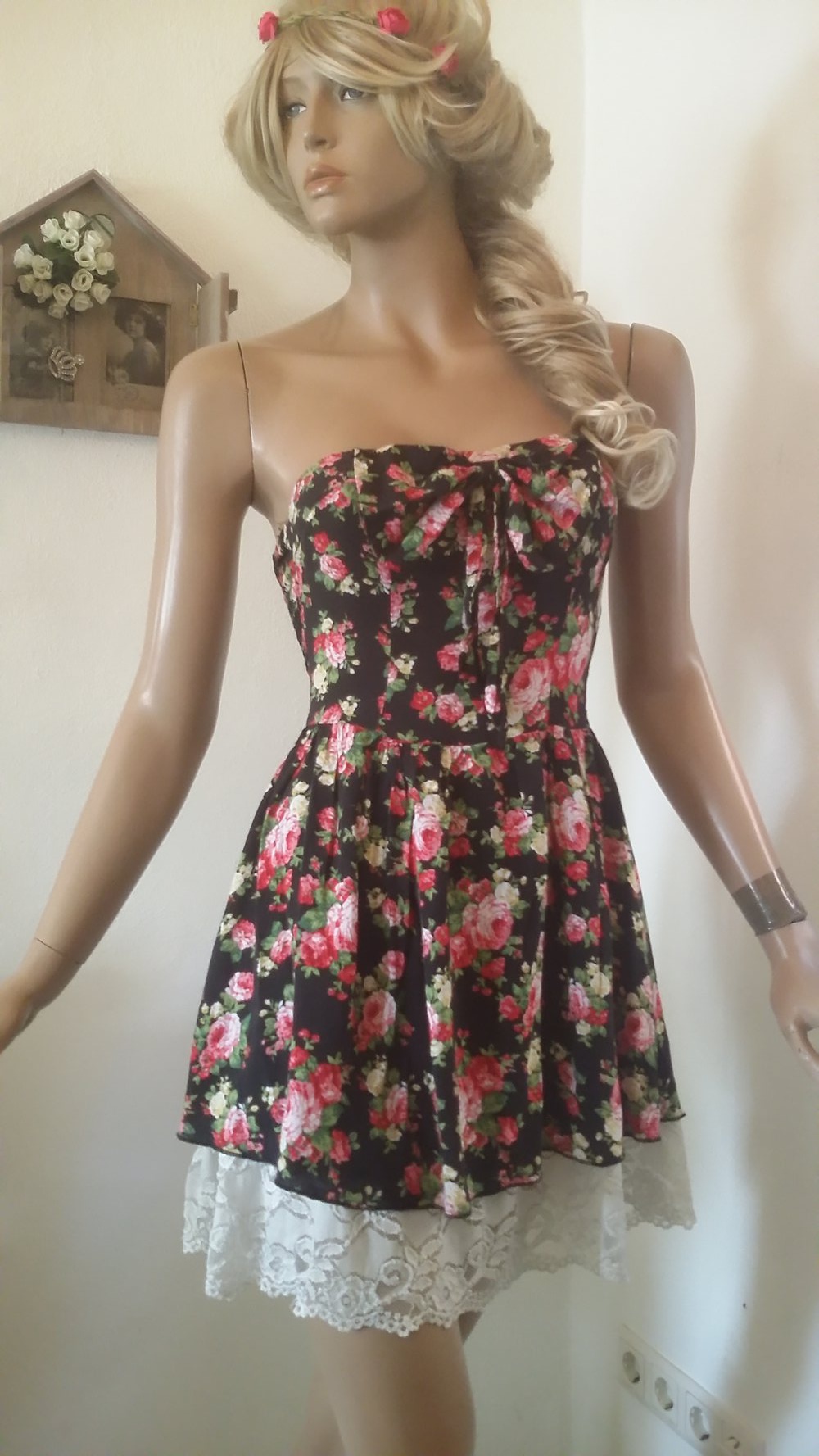 Romantisches Rosenkleid mit Spitze 