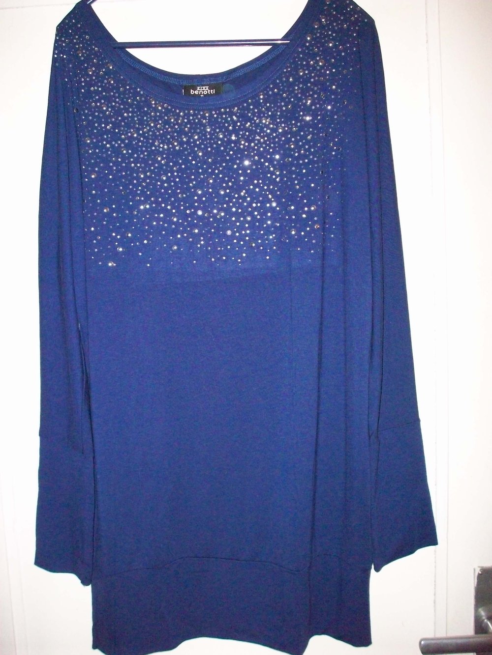 Long Top mit silbernen Pailetten