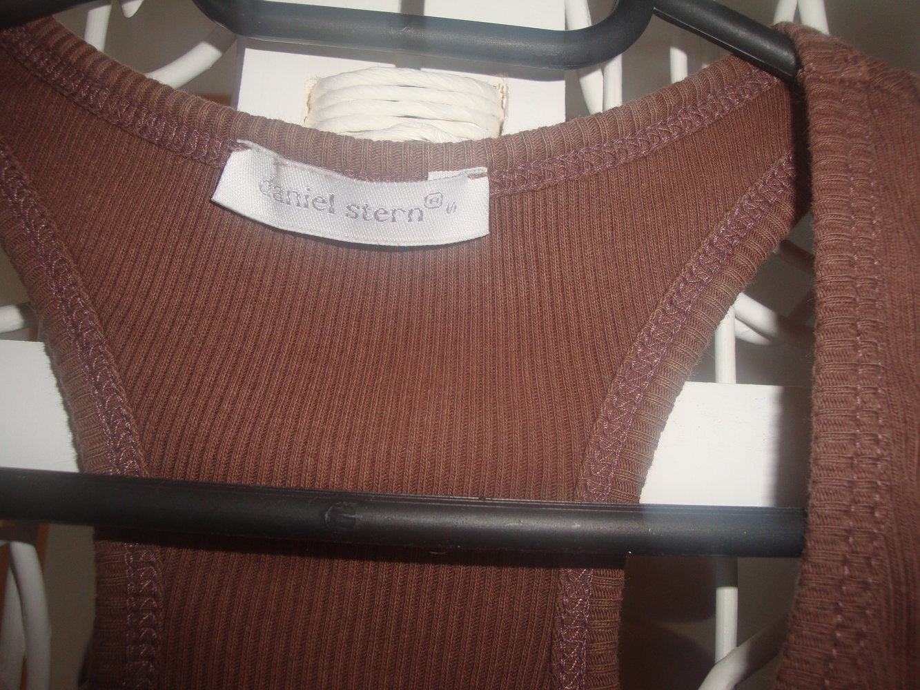 Rippenshirt Aufschrift 