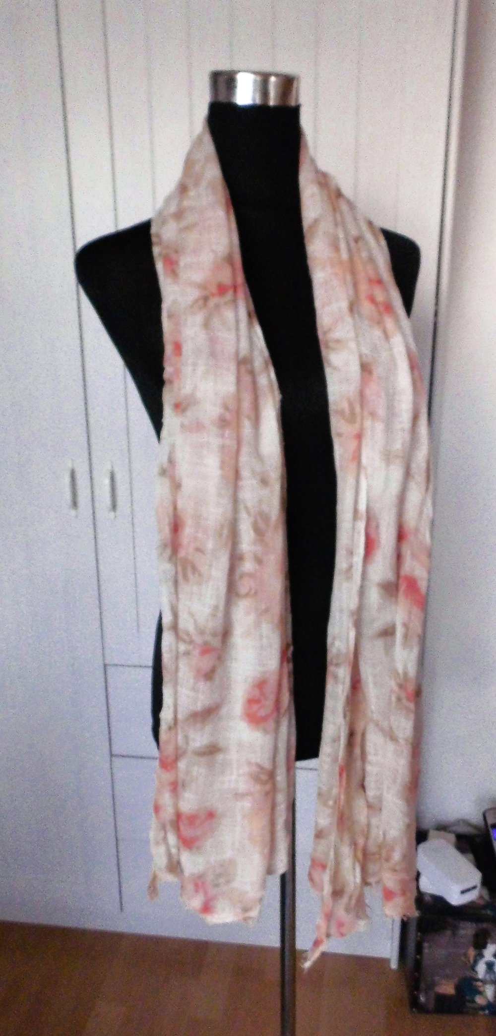 Tuch mit sommerlichen Muster